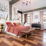 Oakmoon House