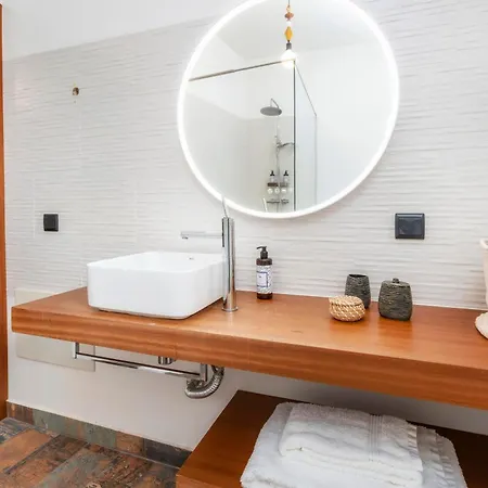 Oakmoon House 3*