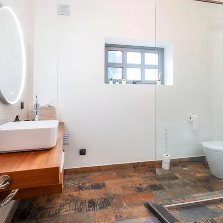 Oakmoon House 3*