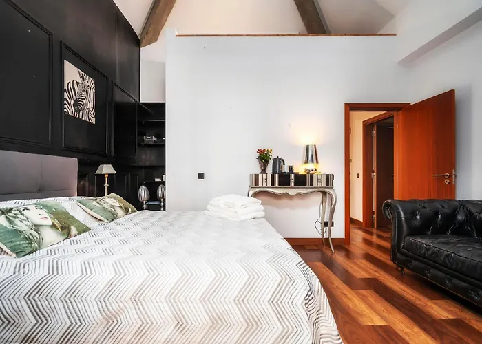 Oakmoon House Faro